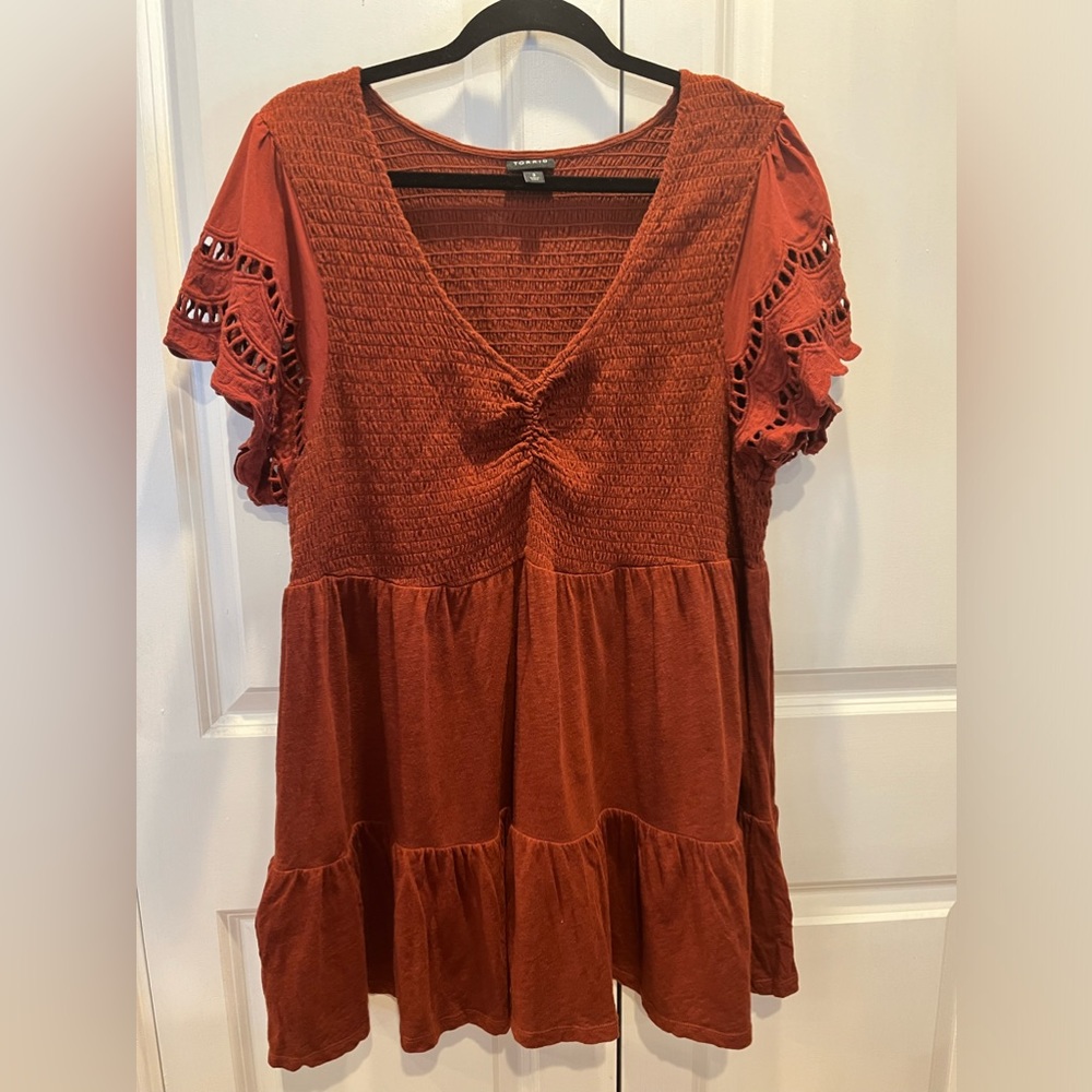 Torrid 3x babydoll tier, flutter detailed sleeve. Great condition.